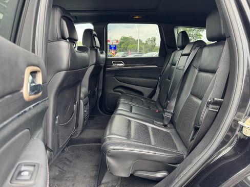 Used 2015 Jeep Grand Cherokee Overland w/ Advanced Technology Group AWD/4WD image 16