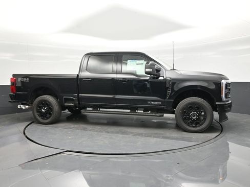 New 2026 Ford F250 Lariat w/ Black Appearance Package image 17