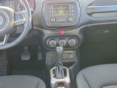 Used 2016 Jeep Renegade Latitude FWD image 29