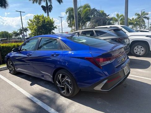 Used 2025 Hyundai Elantra Sport FWD image 2