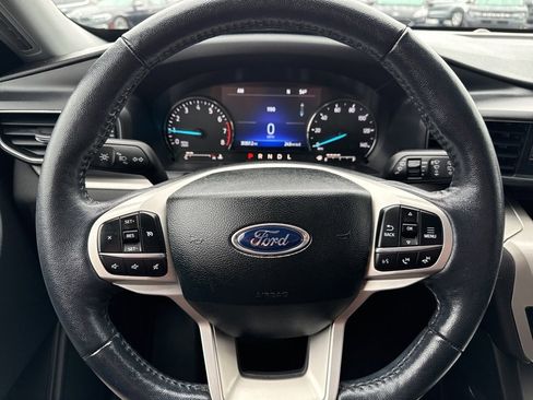 Used 2022 Ford Explorer XLT w/ Equipment Group 202A image 10