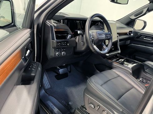 Used 2025 GMC Yukon XL Denali image 18