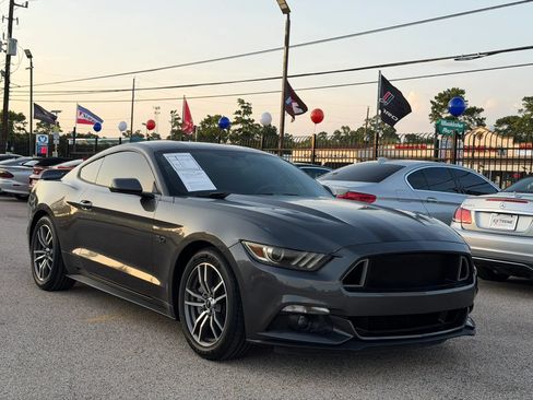 Used 2017 Ford Mustang GT RWD image 7