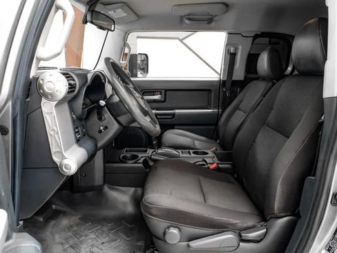 Used 2010 Toyota FJ Cruiser 2WD w/ Convenience Pkg image 4