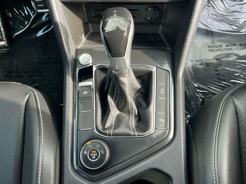 Used 2023 Volkswagen Tiguan SE R-Line image 17