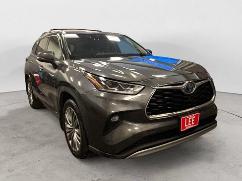 Used 2021 Toyota Highlander Platinum AWD/4WD image 7