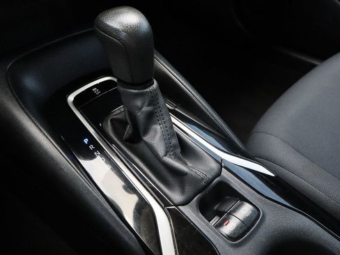 Used 2020 Toyota Corolla LE FWD image 18