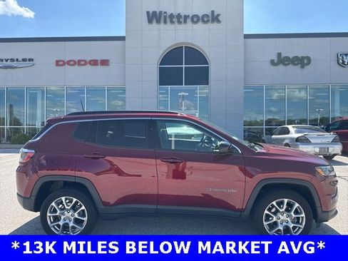 Used 2022 Jeep Compass Latitude image 3