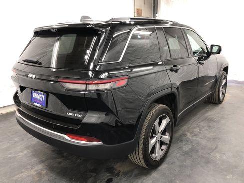 Certified 2025 Jeep Grand Cherokee Limited w/ Luxury Tech Group II image 5