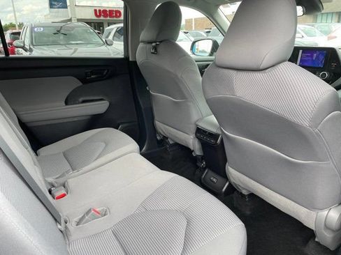 Used 2024 Toyota Highlander LE AWD/4WD image 12