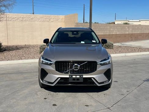 Used 2025 Volvo XC60 B5 Plus image 3