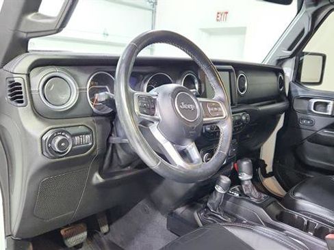 Used 2019 Jeep Wrangler Unlimited Sahara image 13