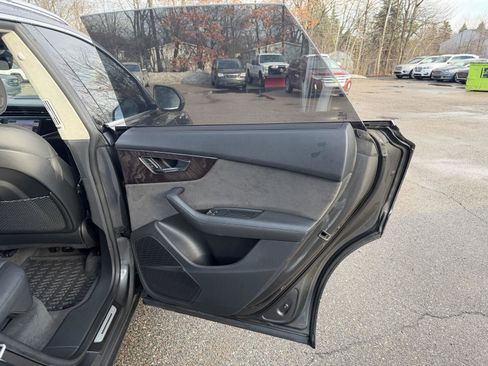 Used 2019 Audi Q8 Prestige w/ Luxury Package image 24