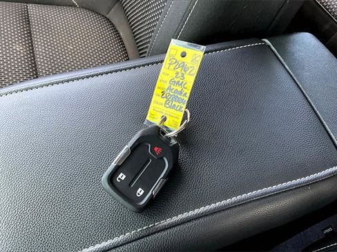 Used 2023 GMC Acadia SLE image 36