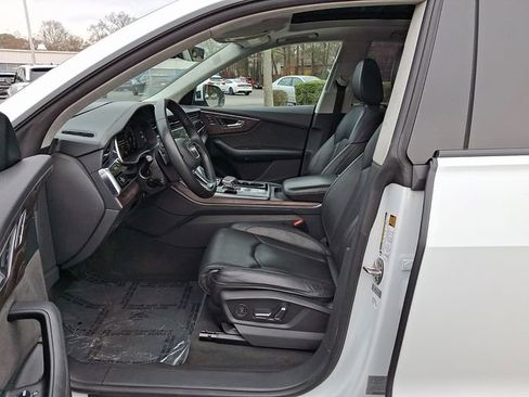 Used 2020 Audi Q8 Prestige w/ Prestige Package image 17