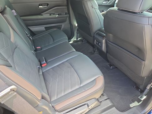 Used 2024 Nissan Pathfinder Platinum w/ Cargo Package FWD image 11