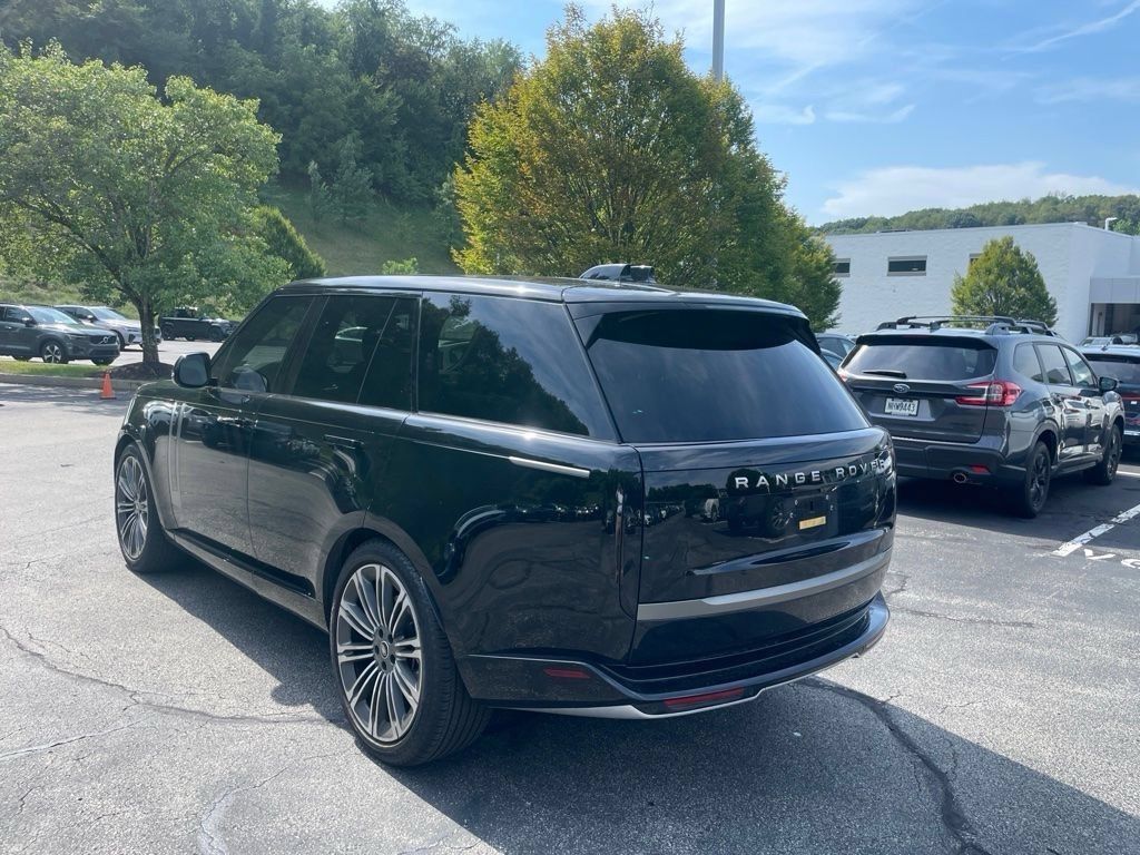 Used 2025 Land Rover Range Rover SE AWD/4WD image 5