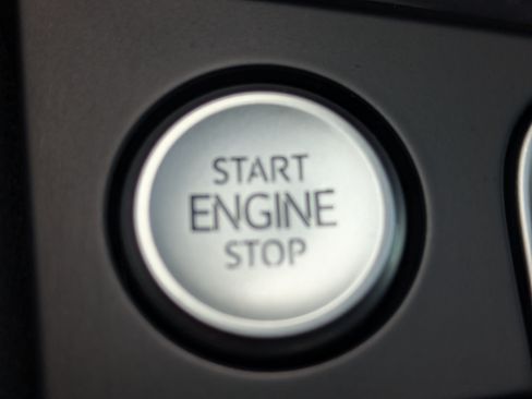 Used 2023 Volkswagen Jetta SE FWD image 33