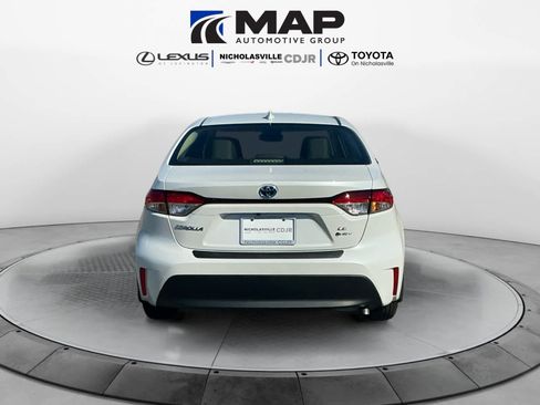Used 2025 Toyota Corolla LE FWD image 4