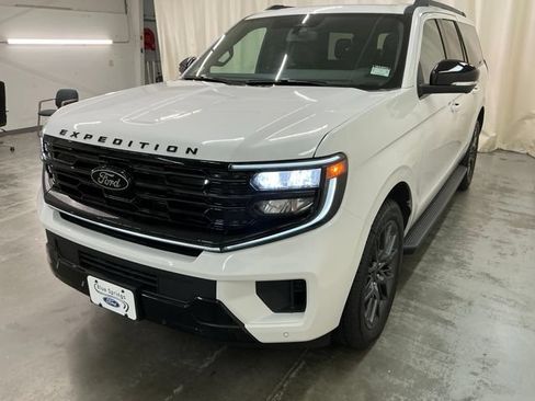 New 2026 Ford Expedition Max Platinum w/ Stealth Appearance Package AWD/4WD image 8