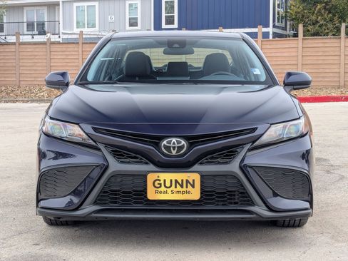 Used 2021 Toyota Camry SE w/ Carpet Mat Package (TMS) image 9