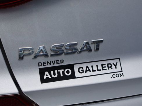 Used 2018 Volkswagen Passat 2.0T R-Line w/ R-Line Lighting Package FWD image 26