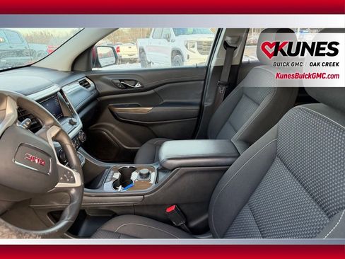 Used 2023 GMC Acadia SLE image 13