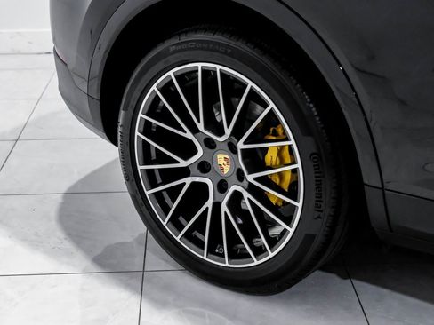 Used 2023 Porsche Cayenne image 64