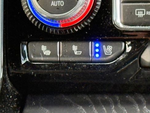 Used 2022 GMC Yukon Denali w/ Advanced Technology Package image 27