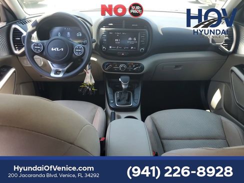 Used 2023 Kia Soul LX w/ LX Technology Package FWD image 14