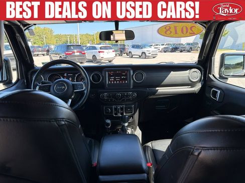 Used 2018 Jeep Wrangler Unlimited Sahara AWD/4WD image 23