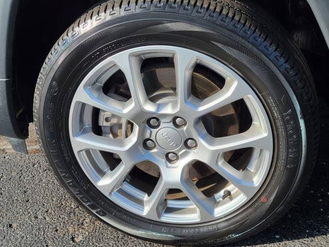 Used 2023 Jeep Compass Latitude AWD/4WD image 5