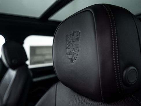 Used 2025 Porsche Cayenne image 22