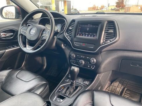 Used 2019 Jeep Cherokee Latitude Plus w/ Cold Weather Group image 7