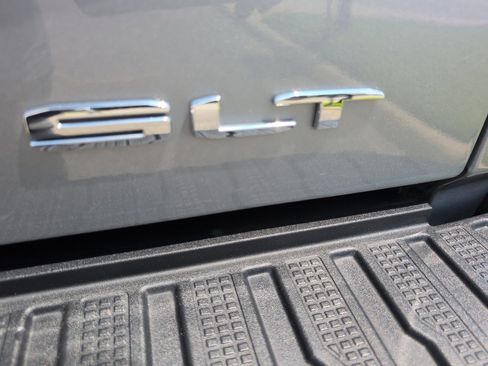 Used 2024 GMC Sierra 1500 SLT image 9