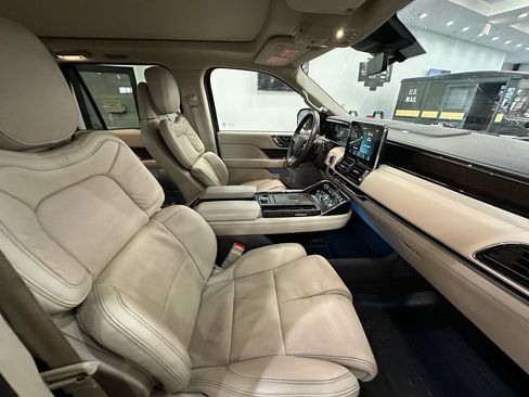 Used 2021 Lincoln Navigator L Reserve w/ Luxury Package image 12