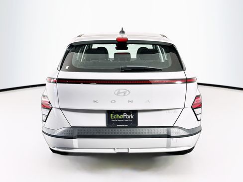 Used 2024 Hyundai Kona SE FWD image 7