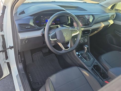 Used 2022 Volkswagen Taos SE w/ Panoramic Sunroof Package image 21