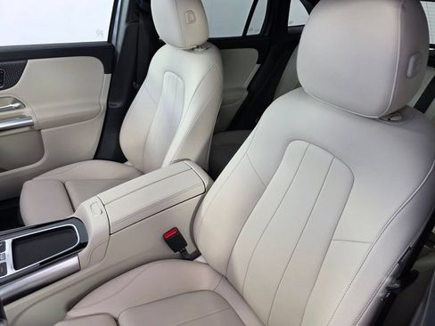 Certified 2025 Mercedes-Benz GLA 250 image 11