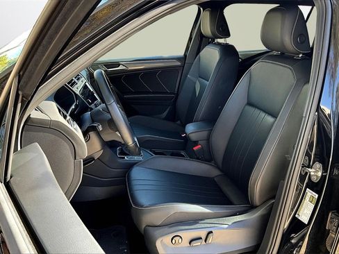 Used 2023 Volkswagen Tiguan SE R-Line image 21