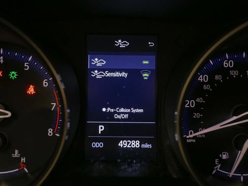 Used 2019 Toyota C-HR LE image 34