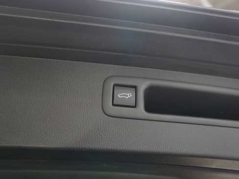 Used 2020 Toyota Highlander XLE image 11