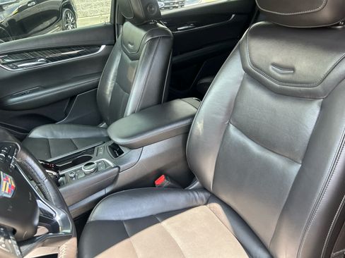 Used 2020 Cadillac XT6 Premium Luxury AWD/4WD image 12