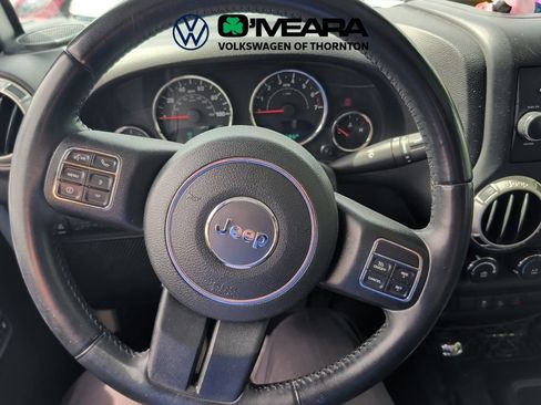 Used 2017 Jeep Wrangler Unlimited Rubicon w/ Connectivity Group AWD/4WD image 7