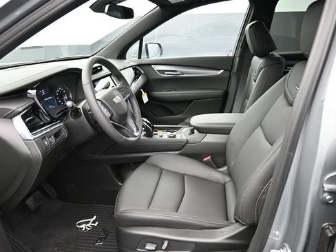New 2025 Cadillac XT6 Luxury image 13