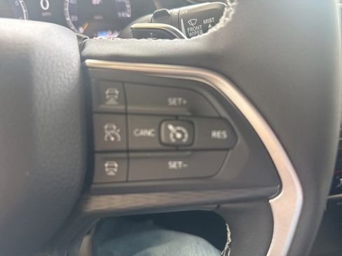 New 2025 Jeep Grand Cherokee L Laredo image 18