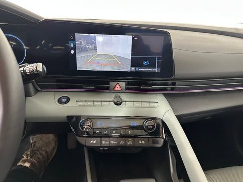 Certified 2025 Hyundai Elantra Limited image 39