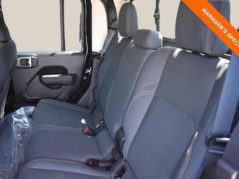 New 2025 Jeep Gladiator Sport image 15