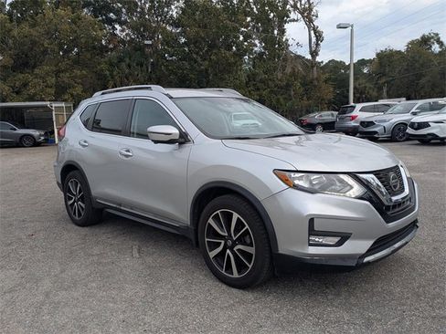 Used 2019 Nissan Rogue SL image 2