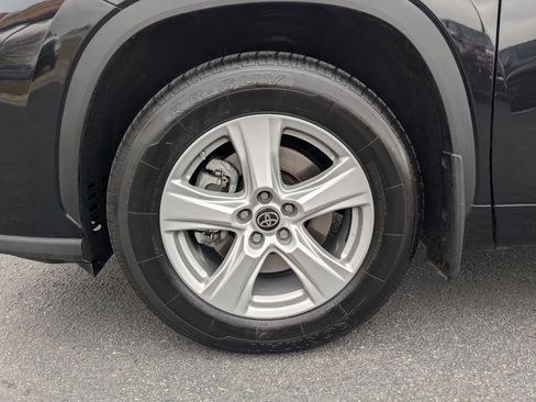 Used 2023 Toyota Highlander LE image 35